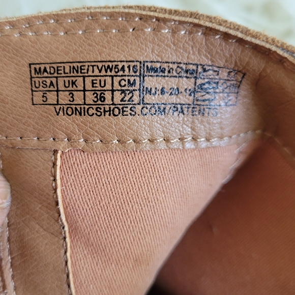 Vionic Upright Madeline Boot/Wheat size 5 - Picture 10 of 13